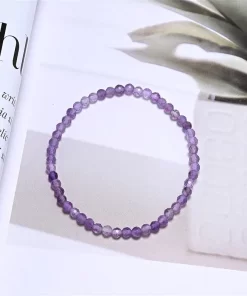 Amethyst Edelsteinarmband am Handgelenk