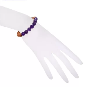Amethyst Sandelholz Armband am Handgelenk