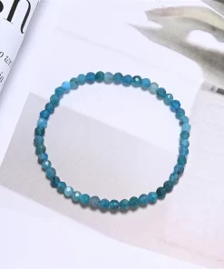 Apatit Edelsteinarmband am Handgelenk