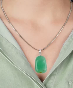 Chrysopras Anhänger klein auf Kette