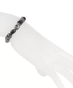 Eudialyt Armband am Handgelenk