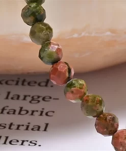 Unakit Kugelarmband 3mm facettiert am Handgelenk