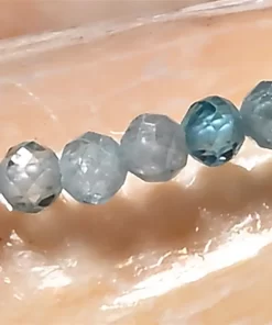 Zirkon Kugelarmband 3mm facettiert am Handgelenk