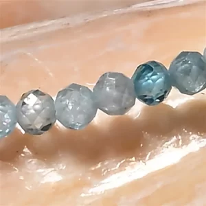 Zirkon Kugelarmband 3mm facettiert am Handgelenk